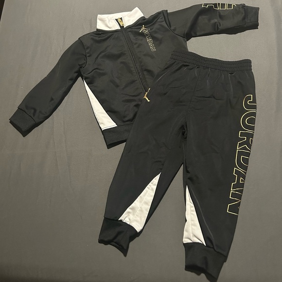 Jordan Other - EUC Air Jordan Sweater Shirt and Pant Set - Size 18M